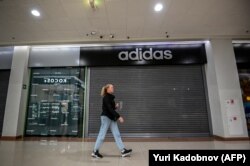 Закрытые магазины западных компаний. Москва, конец мая 2022 года.