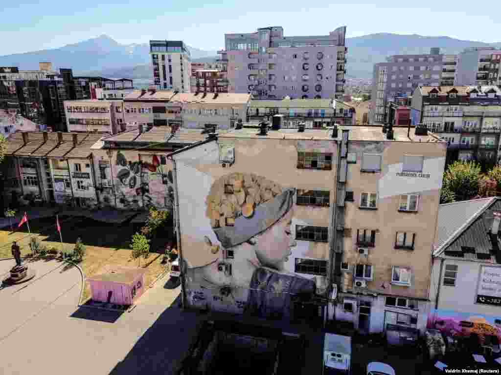 Disa nga muralet në ndërtesat e vjetra të Ferizajt.