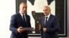 Ramuš Haradinaj preuzima dužnost premijera Kosova od Ise Mustafe u Prištini