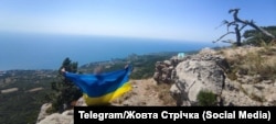 Український прапор на вершинах окупованого Криму