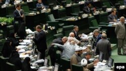 سخنگوی کمیسیون ویژه برجام می‌گوید که تا دو ماه آینده گزارشی «تفصیلی» در بیش از هزار صفحه به مقامات ارشد کشور ارائه خواهد شد. 