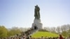 До самого последнего времени состояние своих воинских захоронений за рубежом Москву не слишком беспокоило