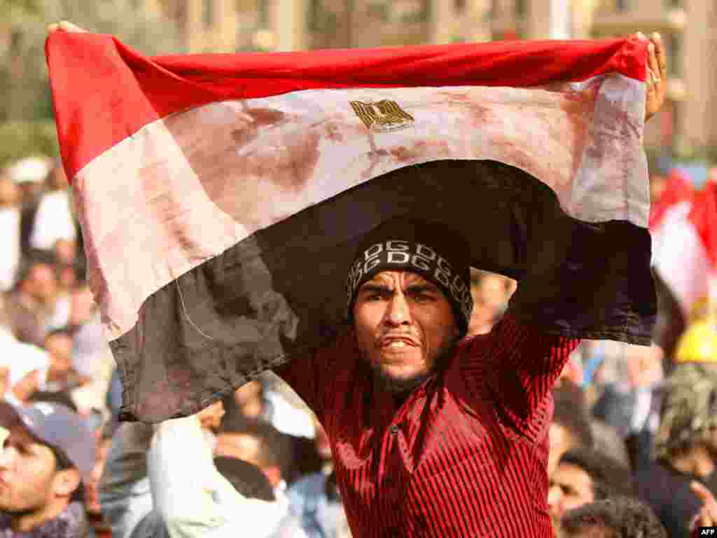 تظاهرکنندگان در میدان تحریر قاهره 