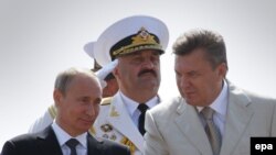 Putin si Ianukovici in Sevastopol de ziua Marinei Ruse pe 28 iulie 2013.
