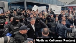 Cum a fost adus Vladimir Plahotniuc la Chișinău. „Welcome back”, i-a spus fostul președinte Igor Dodon