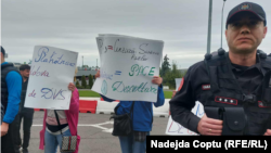Susținători ai lui Vlad Plahotniuc, întâmpinându-l la Aeroportul Internațional Chișinău, 25 septembrie 2025
