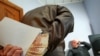 Томск: экс-полицейского осудили за взятку от сутенеров