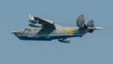 Російський військовий літак-амфібія Бе-12 над Севастополем. Архівне фото