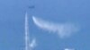 Военный вертолет выливает воду на АЭС "Фукусима-1"