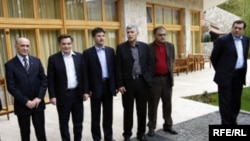 Čelnici vladajućih političkih partija u BiH, na fotografiji sa bivšim visokim predstavnikom u BiH Miroslavom Lajčakom nakon jednog od niza neuspješnih razgovora.