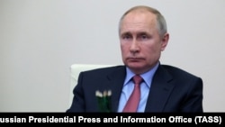 Владимир Путин во время совещания по экономическим вопросам, 2021 год 