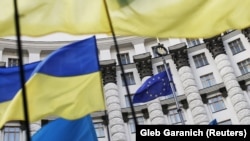 Ідею репараційної позики Києву, заснованої на залишках грошових коштів російських активів, запропонувала 10 вересня президентка Єврокомісії Урсула фон дер Ляєн