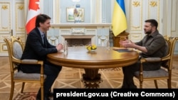 Джъстин Трюдо разговаря с Володимир Зеленски в неделя