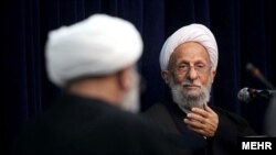 محمدتقی مصباح یزدی پیش از این ادعا کرده بود محمود احمدی‌نژاد به نوعی منتخب امام دوازدهم شیعیان است
