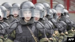 В России милиция всегда активно участвует в выборах