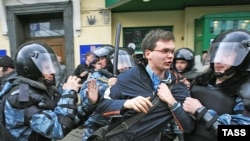 По мнению правозащитников, как только Запад умолкнет - Кремль получит полную свободу действий