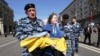 Задержание Екатерины Мальдон на проукраинской акции в Москве 1 мая 2014 года