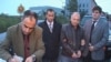 Один из подсудимых, Петр Девришадзе направляется в зал суда