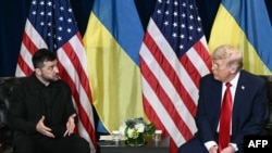 Американскиот претседател Доналд Трамп одржува билатерална средба со украинскиот претседател Володимир Зеленски на маргините на Генералното собрание на Обединетите нации во Њујорк на 23 септември 2025 година.