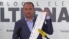 Primarul Ion Ceban al Chișinăului a prezentat la o conferință de presă un buletin de vot cu mențiunea „Model”, pe care l-a comandat de la o tipografie din capitală pentru a informa alegătorii - 24 septembrie 2025.