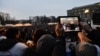 Сторонники Беппе Грилло во время его выступления