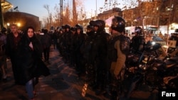 کارشناسان حقوق بشر سازمان ملل از مقام‌های ایرانی خواسته‌اند تا در مواجهه با معترضان از خود «خویشتن‌داری» نشان دهند.