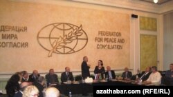 Guramaçylar türkmen diaporasynyň soňky döwürde has bütewi we aktiw herekete girişenligini belläp, täze döredilen guramanyň netijeli iş alyp barmaga mümkinçiliginiň bardygyny aýtdylar.