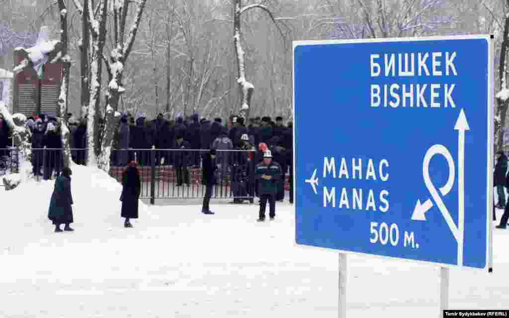 Рано утром 16 января 2017 года на село Дачи-СУ недалеко от международного аэропорта Манас упал грузовой самолет Boeing-747-400.