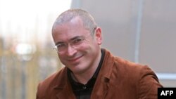 Рядовой парижанин знает три современных российских фамилии: Путин, Медведев, Ходорковский