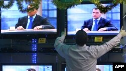 Магазины электроники постоянно пополняют свои запасы: комплекты для спутникового телевидения расходятся моментально