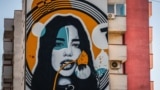 Një nga më shumë se 200 muralet e pikturuara gjatë dhjetë edicioneve të festivalit ndërkombëtar, Mural Fest, në Ferizaj, Kosovë. Fotografi e shkrepur më 19 shtator 2025.